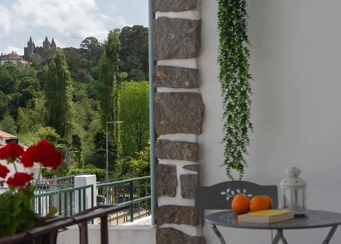 Casa Do Carvalhal - Natureza No Centro Da Cidade Country house *